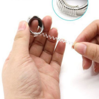 2 Ring verkleiner - breed-  ring- max 8 mm- Met zilverpoets doekje
