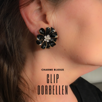 Clipoorbellen Zwarte bloem strass 3 cm
