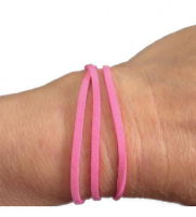 Midden roze suede wikkel armbandje 17 cm