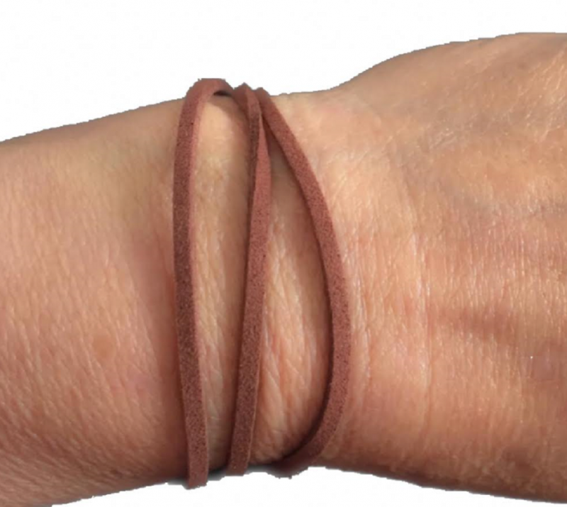 Donker bruin suede wikkel armband 16-20 cm