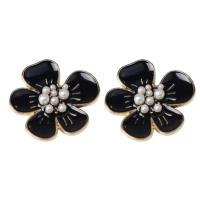 Clip oorbellen Malin  parel bloem 3 cm