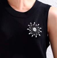 Ketting/broche Dessie Wit 50-80 cm