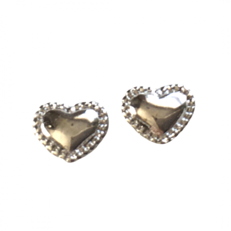 Zilveren mini oorbellen hartje met gewerkte rand 5 mm