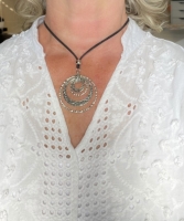 Ketting 4 ringen Tibetaanse stijl verstelbaar suede koord