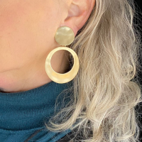 Clip oorbellen mat goudkleurig lang