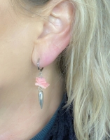 Klem oorbellen roze zilverkleur met schelpen 4 cm