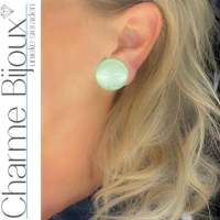 Clip oorbellen licht groen 2.5 cm