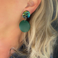 Clip oorbellen Suzan groen hout
