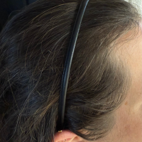 Haarband leer zwart smal 4 mm goudkleur