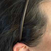 Haarband leer donkerbruin 4 mm goudkleur