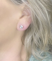 Magneet oorbellen Donker Blauw en wit 6 mm