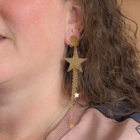 Clip oorbellen  Novaa goudkleurige ster lang