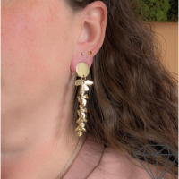 Clip oorbellen Charlotte goudkleurig glanzende blaadjes 6cm