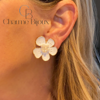 Clip oorbellen Malin  parel bloem 3 cm