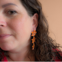 Oorbellen oranje bloemen goudkleurig