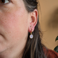 Oorbellen 14k verguldgoud - paarse smiley hanger