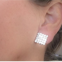 Magneet oorbellen strass vierkant zilverkleur 15 mm