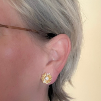 Clip oorbellen Madelief goudkleurig