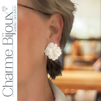 Clip oorbellen witte lelie goudkleurig 3 cm