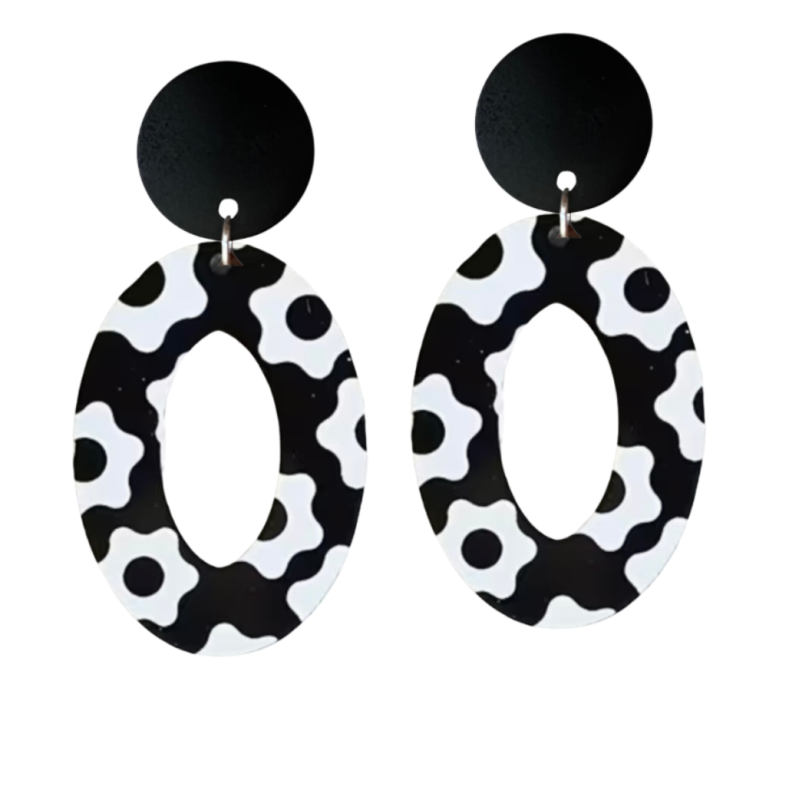 Clip oorbellen zwart Wit acryl bloem 5 cm